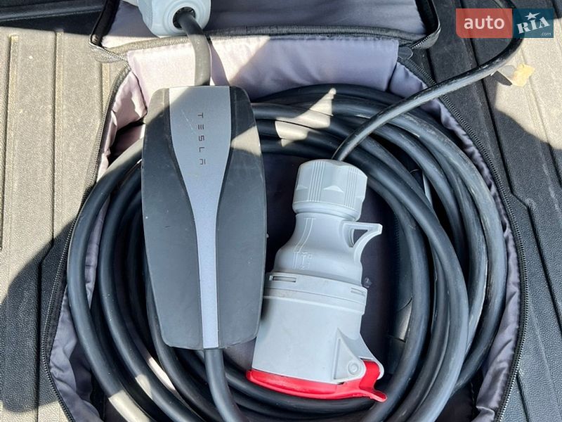 Седан Tesla Model 3 2021 в Ужгороде