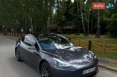 Tesla Model 3  2022
