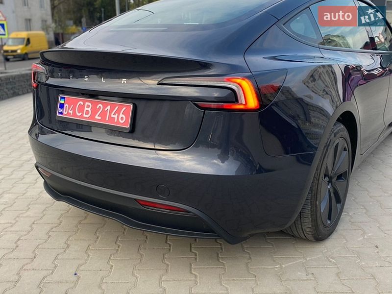 Седан Tesla Model 3 2024 в Львове