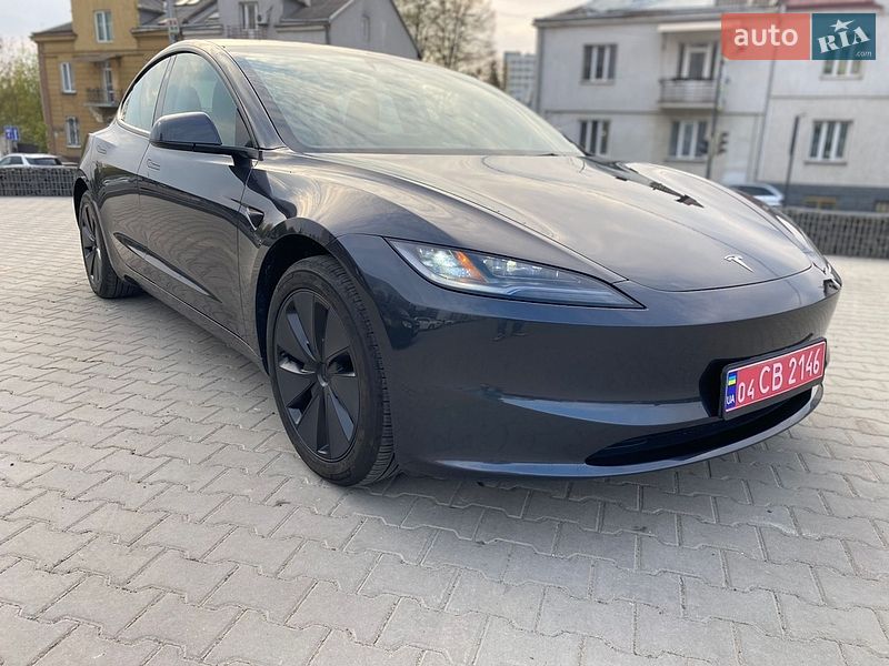 Седан Tesla Model 3 2024 в Львове