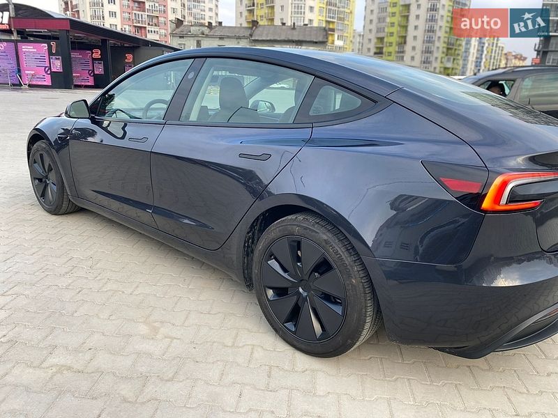 Седан Tesla Model 3 2024 в Львове