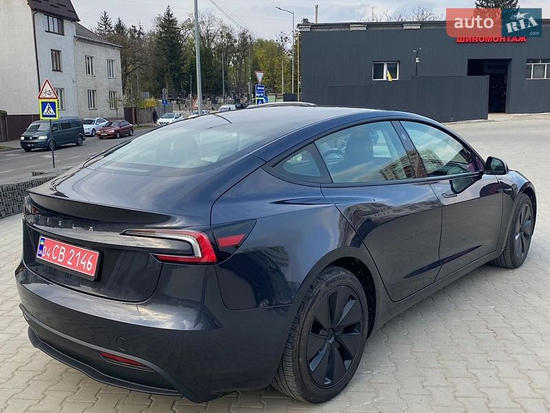 Седан Tesla Model 3 2024 в Львове