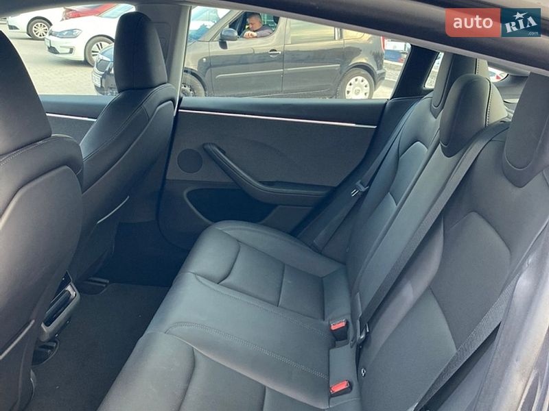 Седан Tesla Model 3 2024 в Львове