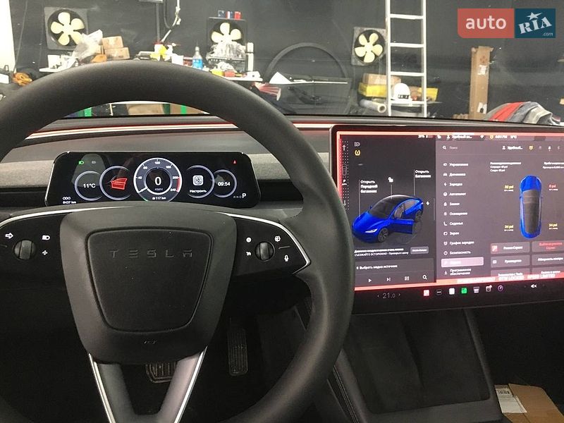 Седан Tesla Model 3 2024 в Львове