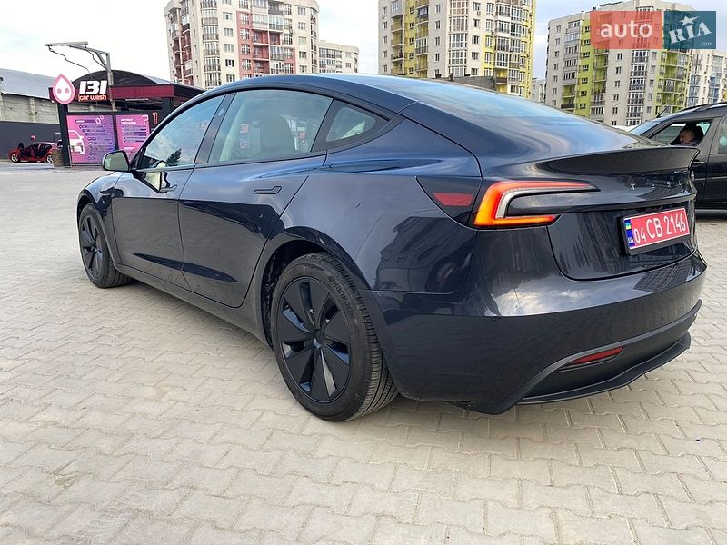 Седан Tesla Model 3 2024 в Львове