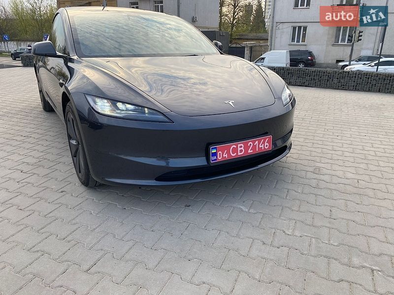 Седан Tesla Model 3 2024 в Львове
