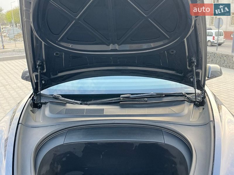 Седан Tesla Model 3 2024 в Львове