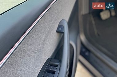Седан Tesla Model 3 2024 в Львове
