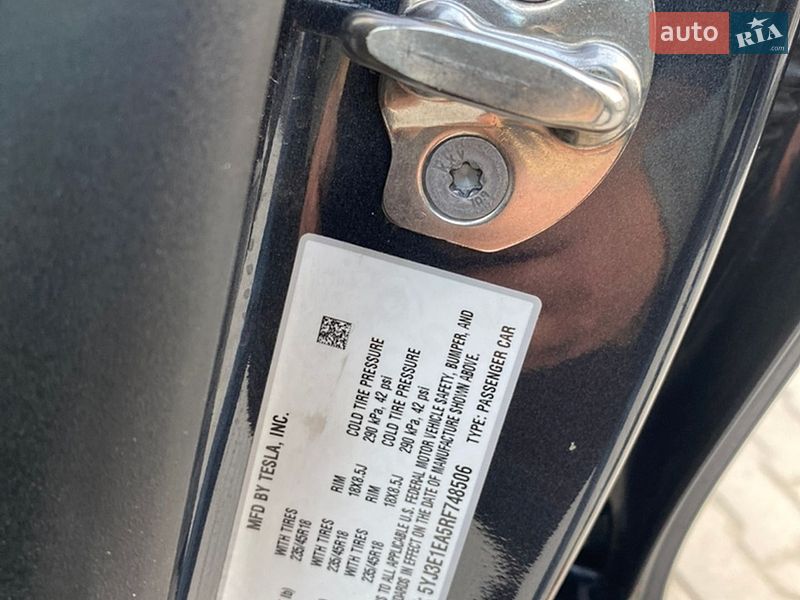 Седан Tesla Model 3 2024 в Львове