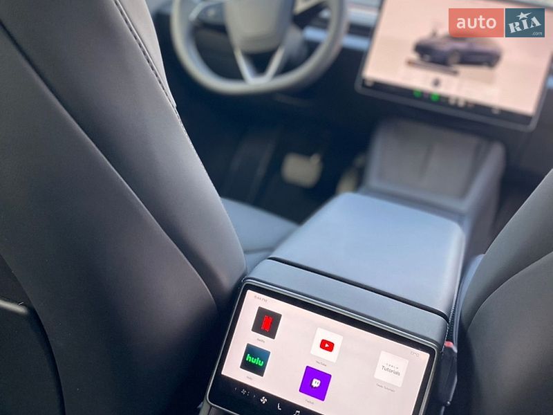 Седан Tesla Model 3 2024 в Львове