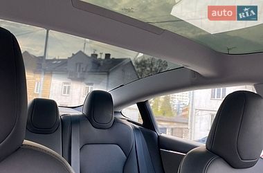 Седан Tesla Model 3 2024 в Львове