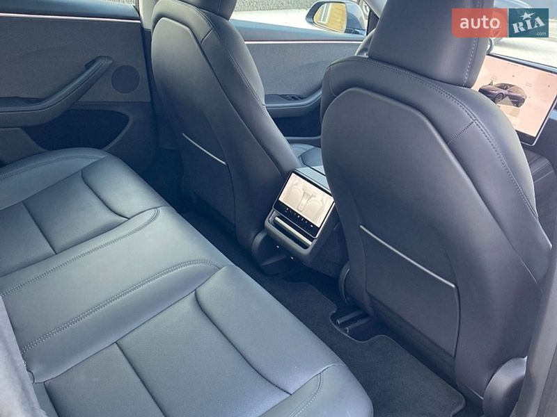 Седан Tesla Model 3 2024 в Львове