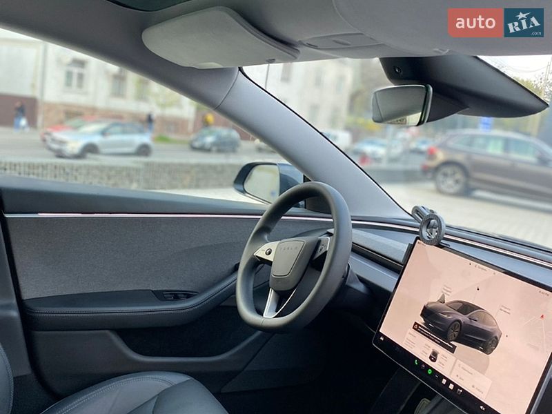 Седан Tesla Model 3 2024 в Львове