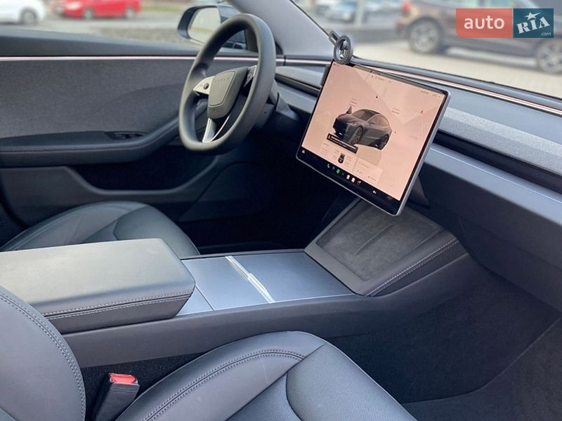 Седан Tesla Model 3 2024 в Львове
