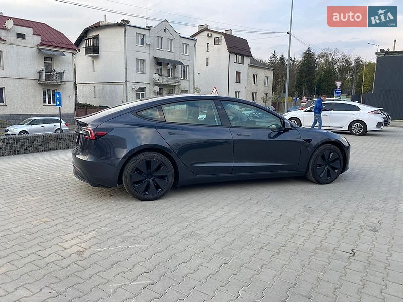 Седан Tesla Model 3 2024 в Львове