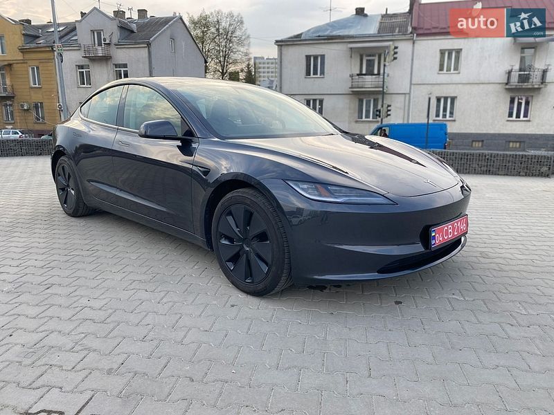 Седан Tesla Model 3 2024 в Львове