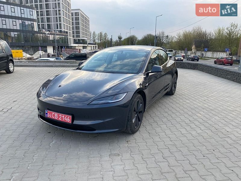 Седан Tesla Model 3 2024 в Львове