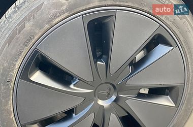 Седан Tesla Model 3 2024 в Львове