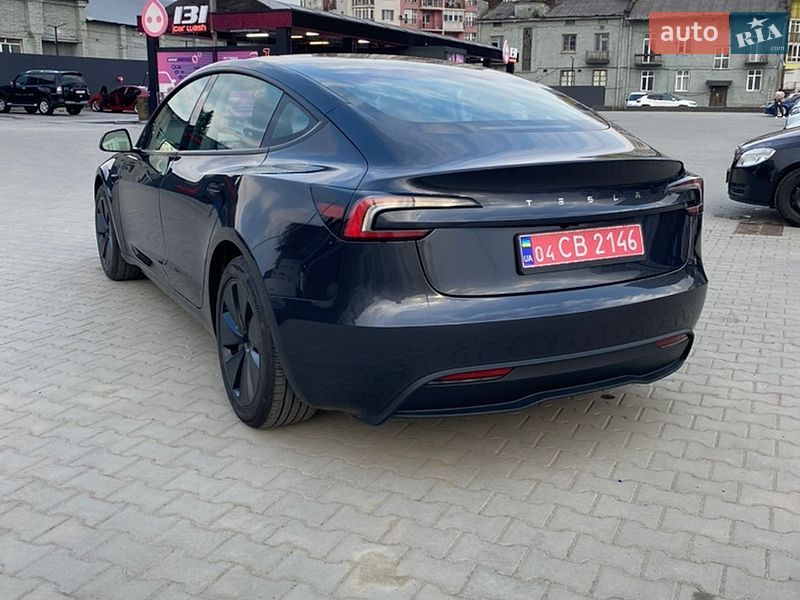 Седан Tesla Model 3 2024 в Львове