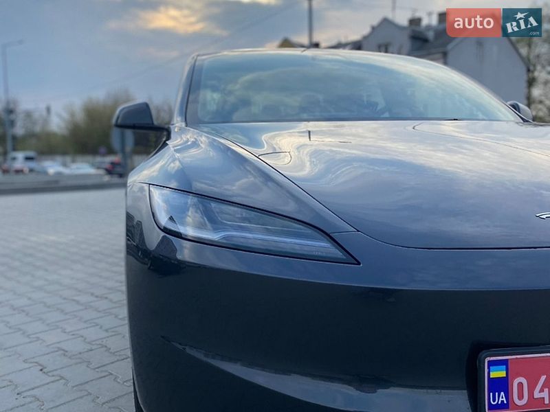 Седан Tesla Model 3 2024 в Львове