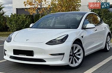 Tesla Model 3  2021
