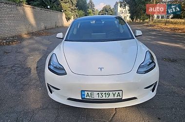 Tesla Model 3  2022