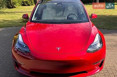 Tesla Model 3  2022