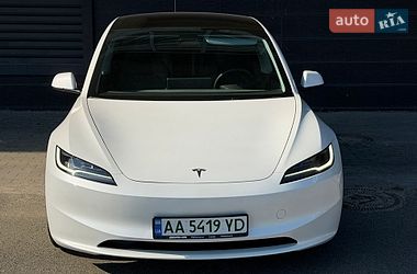 Tesla Model 3  2024