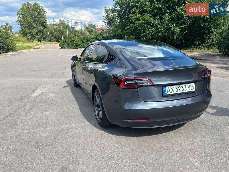 Седан Tesla Model 3 2023 в Киеве