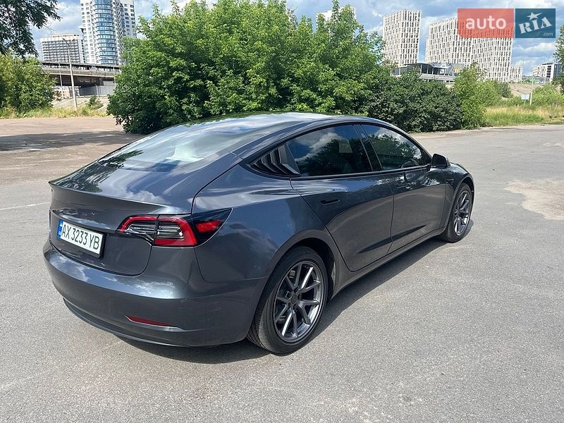 Седан Tesla Model 3 2023 в Киеве