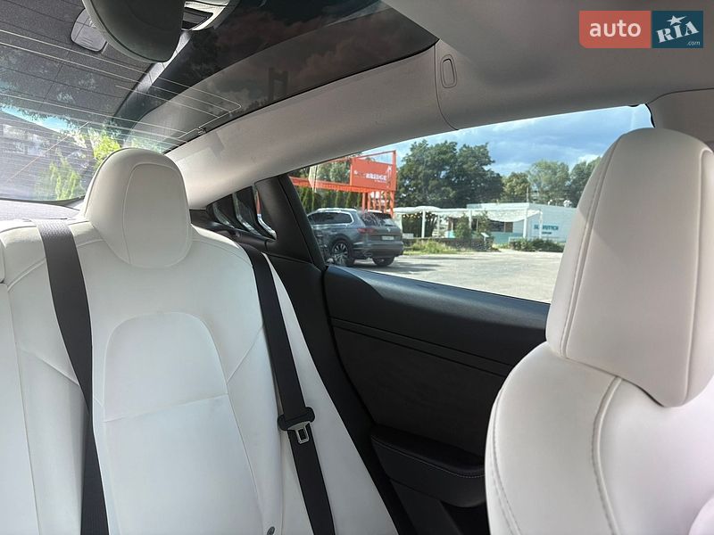 Седан Tesla Model 3 2023 в Киеве