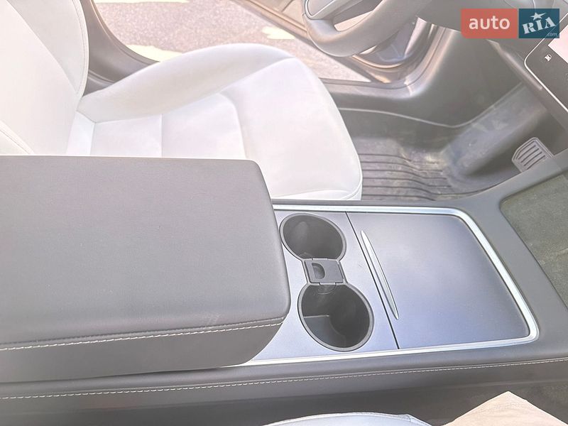 Седан Tesla Model 3 2023 в Киеве