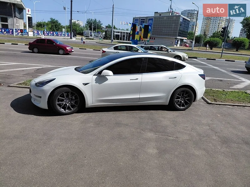 Tesla Model 3 2019