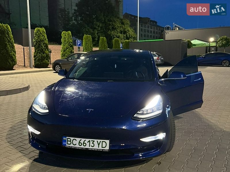 Tesla Model 3 2020