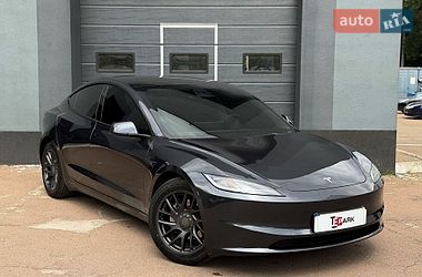 Tesla Model 3  2025