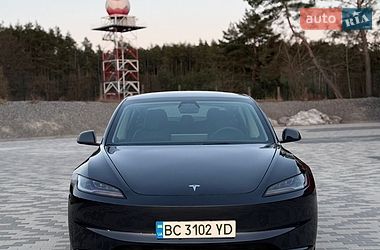 Tesla Model 3  2024