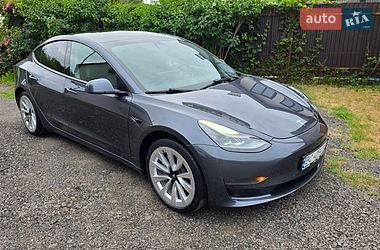 Седан Tesla Model 3 2022 в Львові