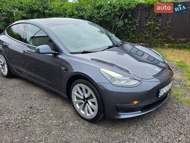 Седан Tesla Model 3 2022 в Львові