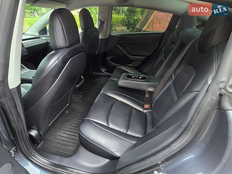 Седан Tesla Model 3 2022 в Львові