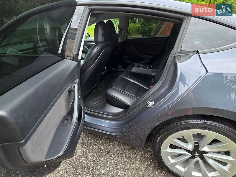 Седан Tesla Model 3 2022 в Львові