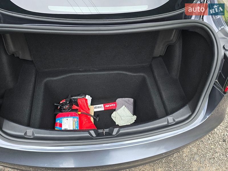 Седан Tesla Model 3 2022 в Львові