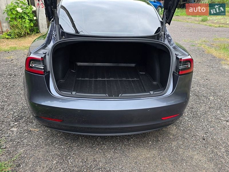 Седан Tesla Model 3 2022 в Львові