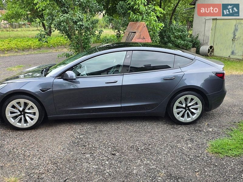 Седан Tesla Model 3 2022 в Львові