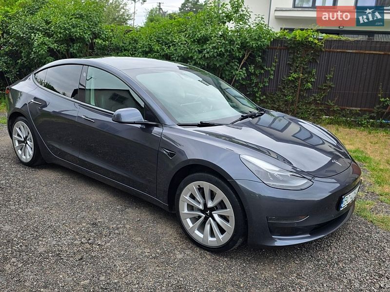 Седан Tesla Model 3 2022 в Львові