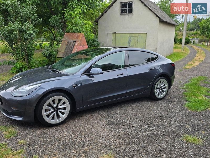 Седан Tesla Model 3 2022 в Львові