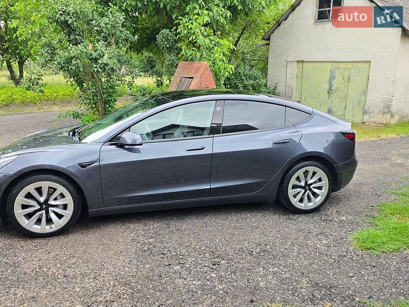 Седан Tesla Model 3 2022 в Львові