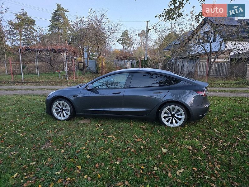 Седан Tesla Model 3 2022 в Львові