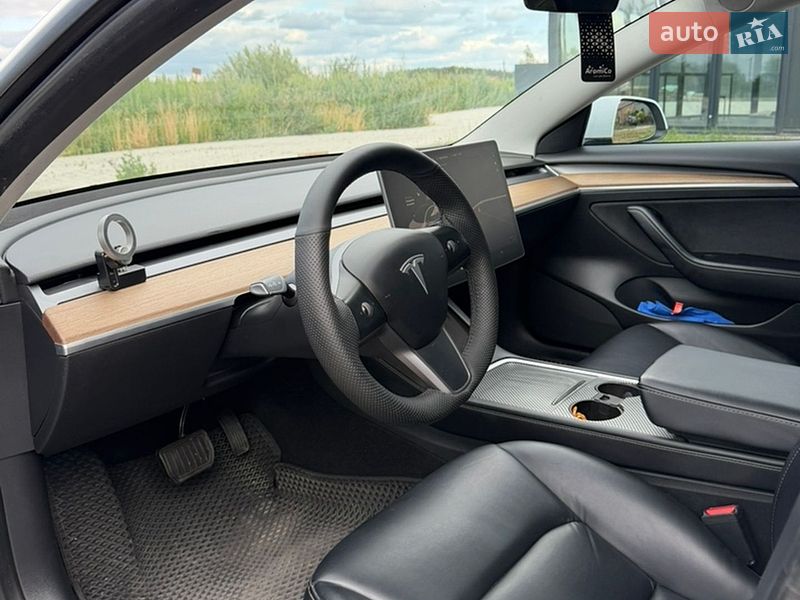 Седан Tesla Model 3 2021 в Львове
