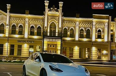 Tesla Model 3  2018