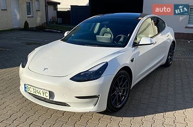 Tesla Model 3  2021